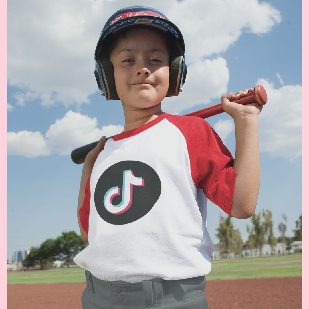 TikTok Kids shirt with round TikTok logo and coloured sleeves - SD-style-shop